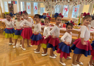 Przygotowania do występu dla Babć i Dziadków