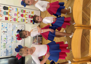 Przygotowania do występu dla Babć i Dziadków