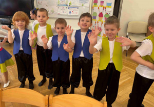 Przygotowania do występu dla Babć i Dziadków