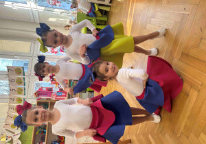 Przygotowania do występu dla Babć i Dziadków