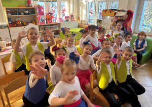 Przygotowania do występu dla Babć i Dziadków