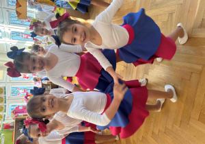 Przygotowania do występu dla Babć i Dziadków