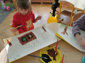 dzieci tworzą zimowe krajobrazy