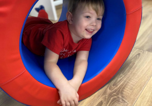 Zabawy sensoryczne w sali SI