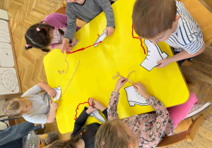 łyżwa - zabawa logopedyczno - plastyczna