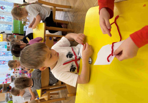 łyżwa - zabawa logopedyczno - plastyczna