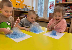 łyżwa - zabawa logopedyczno - plastyczna