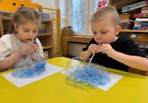 łyżwa - zabawa logopedyczno - plastyczna