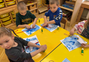 łyżwa - zabawa logopedyczno - plastyczna