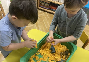 Zwierzęta egzotyczne - zabawa sensoryczna