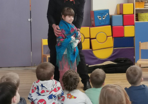 dzieci podczas zabaw muzycznych