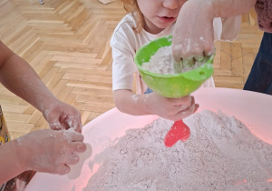 Walentynkowa zabawa sensoryczna