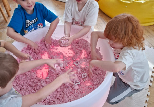 Walentynkowa zabawa sensoryczna