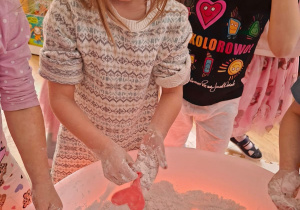 Walentynkowa zabawa sensoryczna