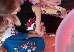 Walentynkowa zabawa sensoryczna