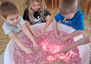 Walentynkowa zabawa sensoryczna