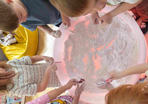 Walentynkowa zabawa sensoryczna