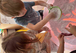 Walentynkowa zabawa sensoryczna