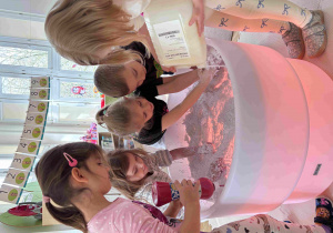 Walentynkowa zabawa sensoryczna