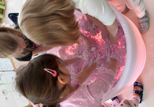 Walentynkowa zabawa sensoryczna