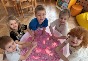 Walentynkowa zabawa sensoryczna