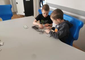 dzieci w sali informatycznej