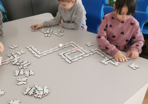 dzieci w sali informatycznej