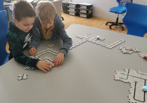 dzieci w sali informatycznej