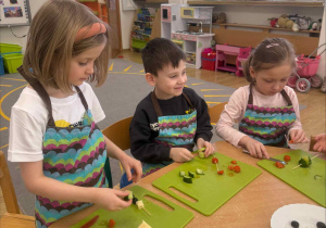 Robimy hiszpańskie tapas-szaszłyki warzywno-owocowe