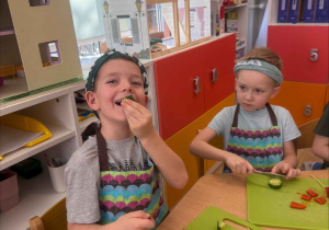 Robimy hiszpańskie tapas-szaszłyki warzywno-owocowe