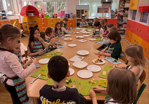 Robimy hiszpańskie tapas-szaszłyki warzywno-owocowe