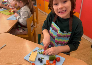 Robimy hiszpańskie tapas-szaszłyki warzywno-owocowe