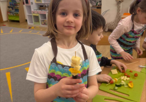 Robimy hiszpańskie tapas-szaszłyki warzywno-owocowe