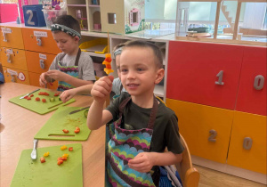 Robimy hiszpańskie tapas-szaszłyki warzywno-owocowe