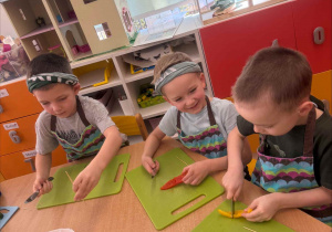 Robimy hiszpańskie tapas-szaszłyki warzywno-owocowe