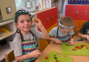 Robimy hiszpańskie tapas-szaszłyki warzywno-owocowe