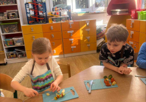 Robimy hiszpańskie tapas-szaszłyki warzywno-owocowe