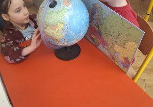 zabawy z globusem