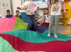 Poranne zajęcia z chustą