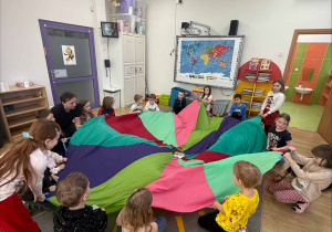 Poranne zajęcia z chustą