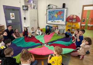 Poranne zajęcia z chustą