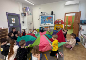 Poranne zajęcia z chustą