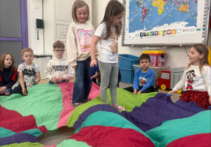 Poranne zajęcia z chustą