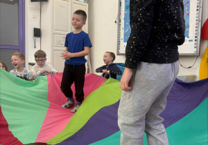 Poranne zajęcia z chustą