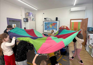 Poranne zajęcia z chustą