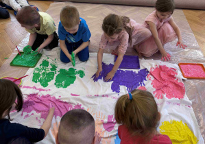 Motyl - zabawa sensoryczno - plastyczna