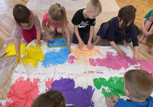 Motyl - zabawa sensoryczno - plastyczna