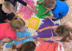 Motyl - zabawa sensoryczno - plastyczna