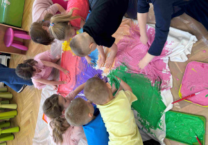 Motyl - zabawa sensoryczno - plastyczna