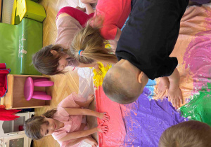 Motyl - zabawa sensoryczno - plastyczna